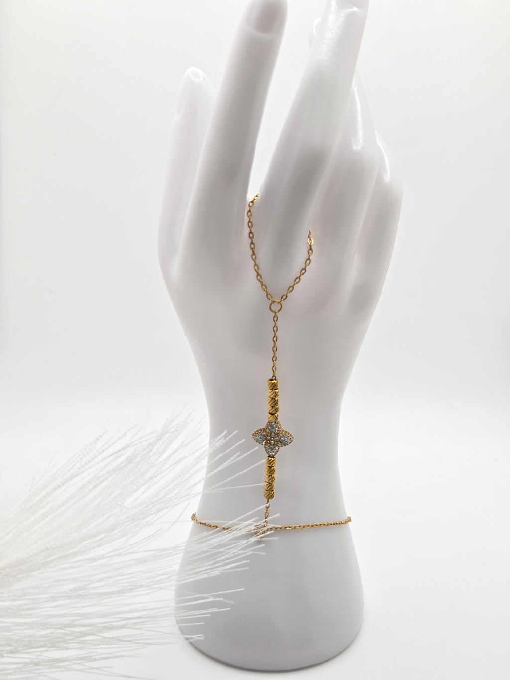 Ella Handchain
