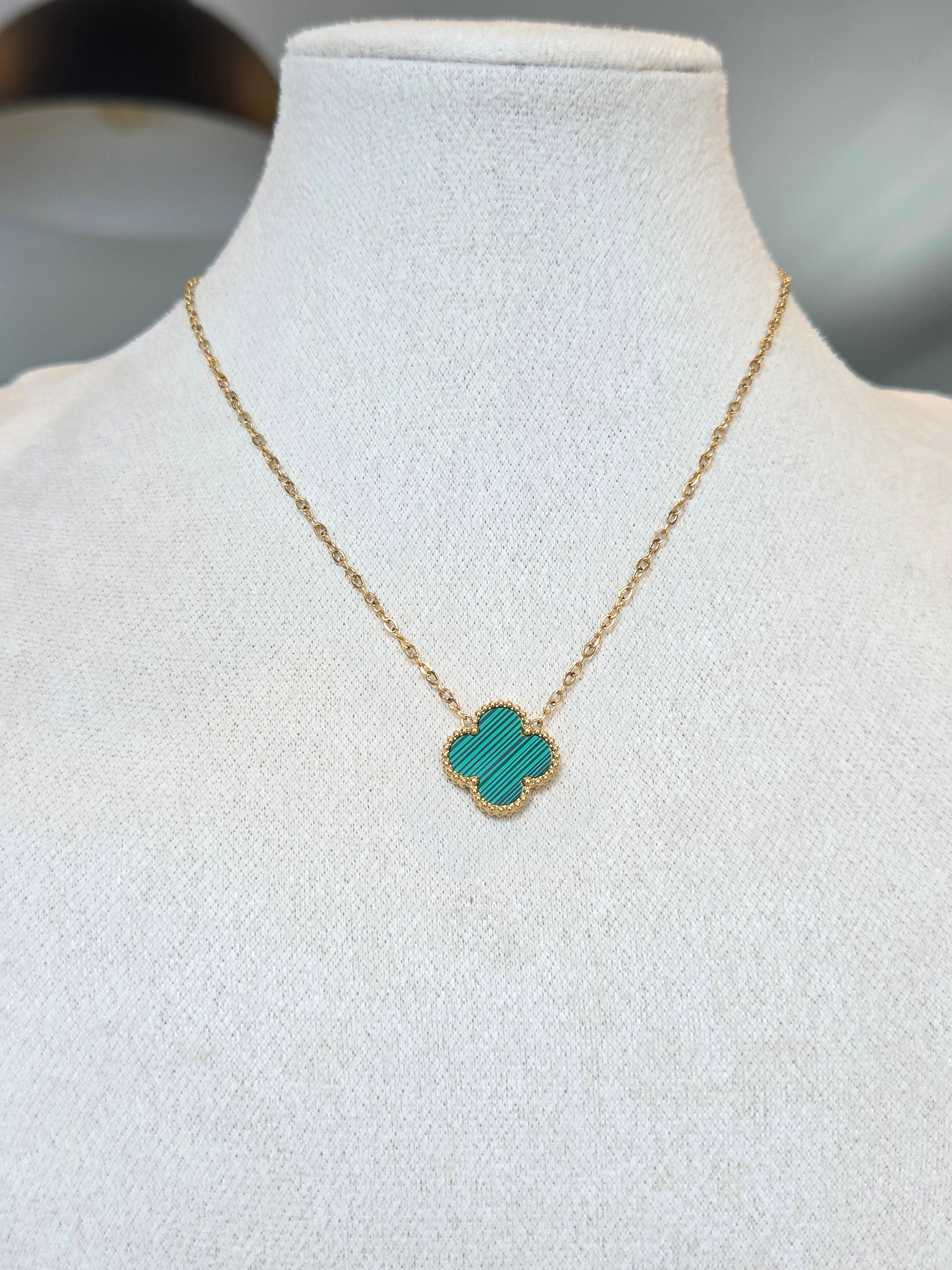 Collier vert trèfle