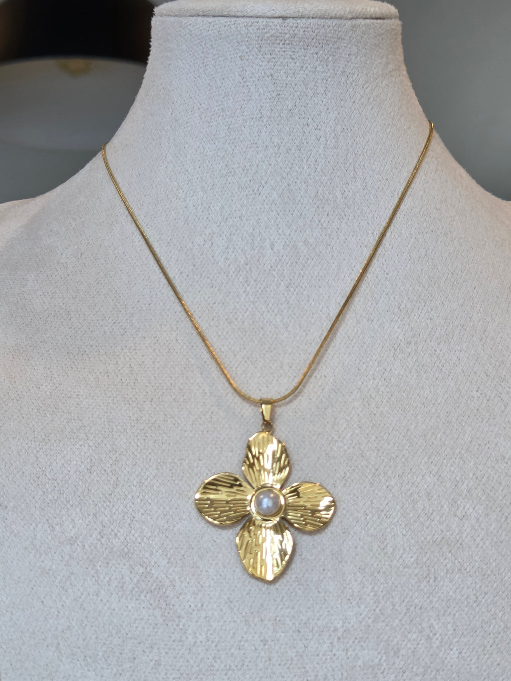 Petal Glow Necklace